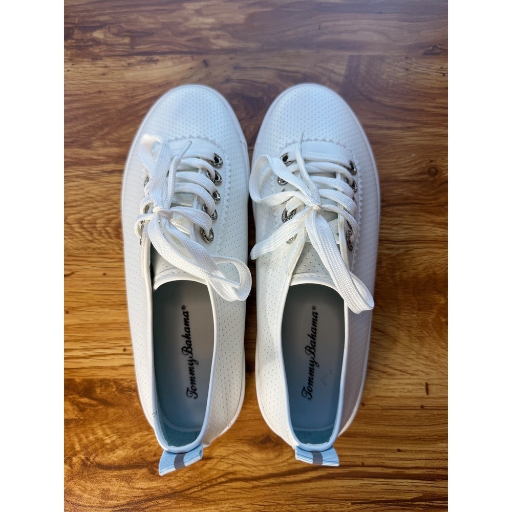 Tommy Bahama Women's White Perforated Rhinestone Eyelet Sneakers Size 8 NWOTS - Picture 3 of 9